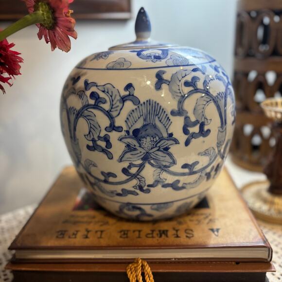 Vtg Chinese Oriental Blue white Porcelain Globe jar w/lid ginger jar chinoiserie - Picture 2 of 9